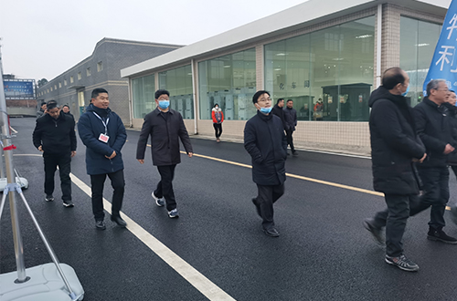 市委領導參觀公司總經理吳云東陪同